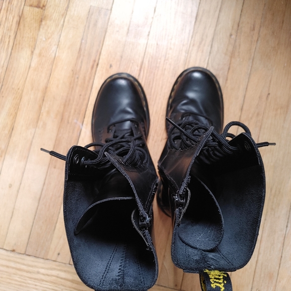 SOLD Like new dr Martens 1914 w tall leather Boots - Picture 12 of 13